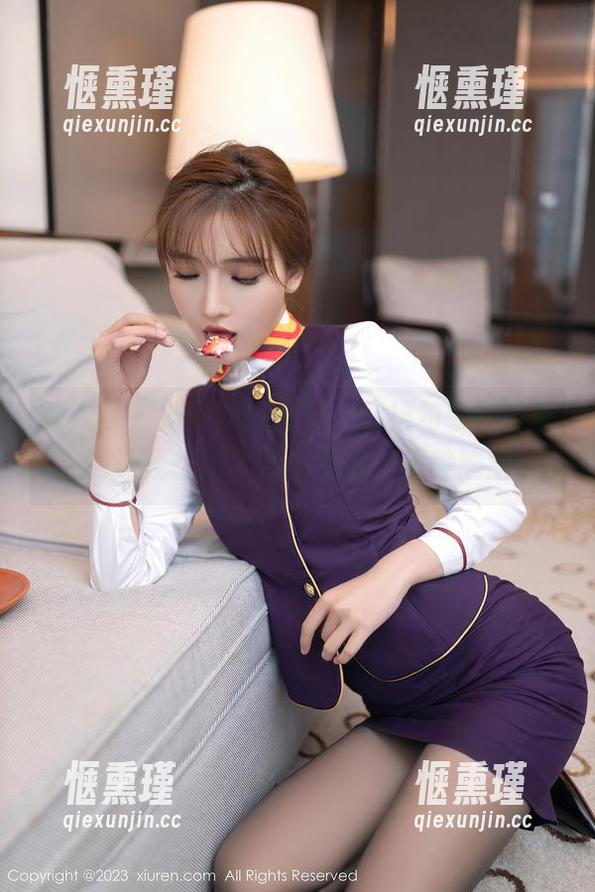秀人网 - 刘婷婷的图包，红裙勾勒的轮廓，倒让我想起了高中梦里的何种尴尬。