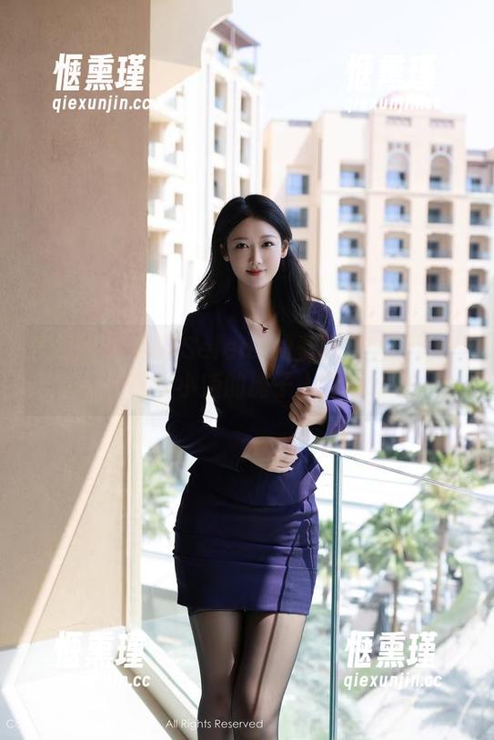 秀人网 - 娜露Selena的圣诞美图精选——就当是在小贩的摊子上发现珍宝。