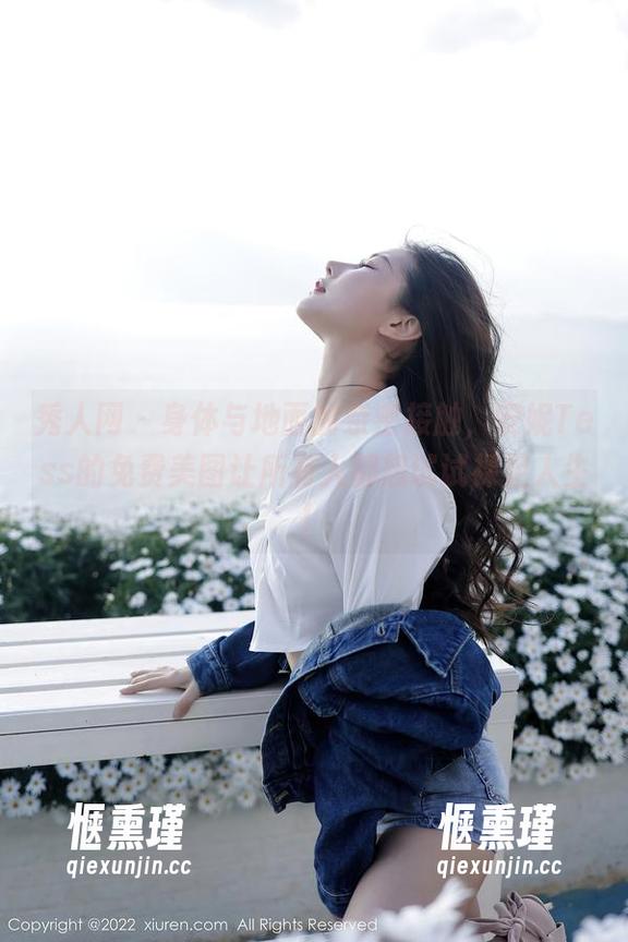 秀人网 - 身体与地面的亲密接触，安妮Tess的免费美图让所有人都想试试裸足人生！