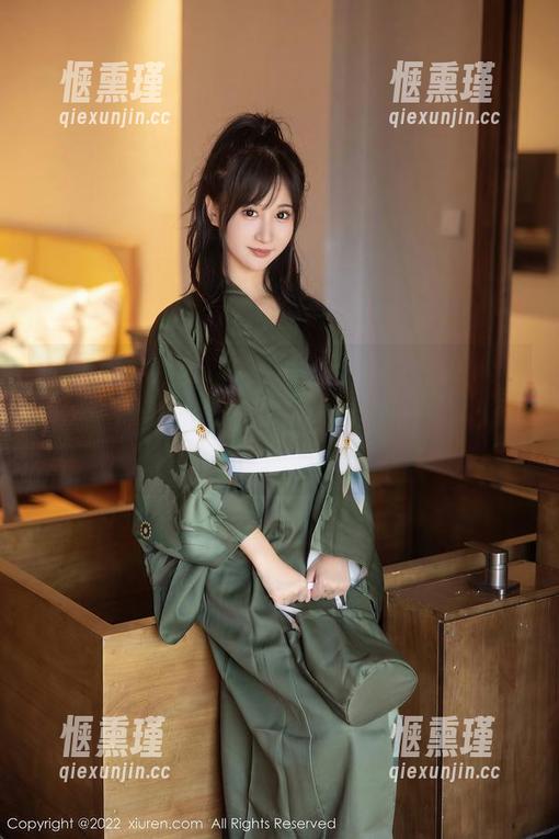 秀人网 - 走过校园的缤纷，最新安然anran校服套图如梦似幻，居然也能这么好看？