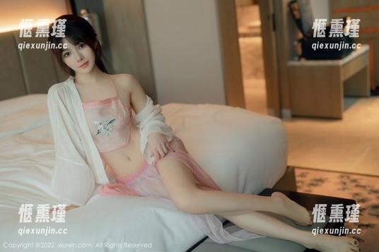 秀人网-容容容Alice 秀人网 - 图包里的容容容Alice,职业装竟然也能这么俏皮!