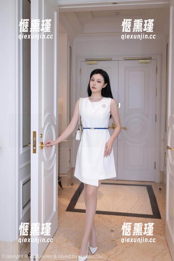 秀人网-小嘉敏 秀人网 - 小嘉敏JK写真集:别看我,想静静欣赏这裤子配鞋的绝配!