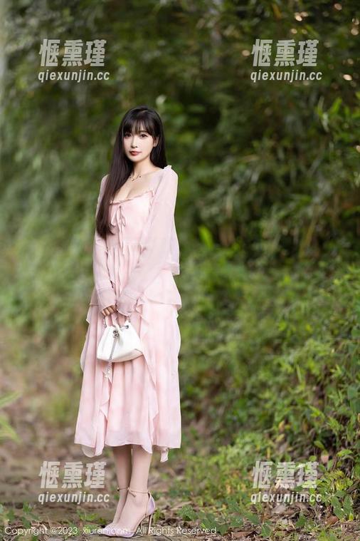 秀人网 - 幼幼的户外写真，连风都在偷瞧？