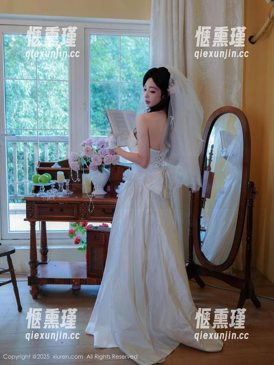 秀人网-柚子178 秀人网 - 柚子178在办公室的高清图册,工作还是游玩?谁知道呢。