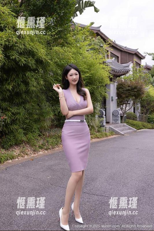 秀人网-柚柚小奶瓶 秀人网 - 第一次看柚柚小奶瓶在线,双人图集有些欲说还休?