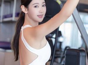秀人网 – 白白Alina的全集来啦：粉色，似乎是种温柔的挑逗？