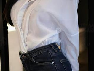 秀人网 – 全套制服，陈舒羽展现的图包，似乎每一寸都在邀请思考。