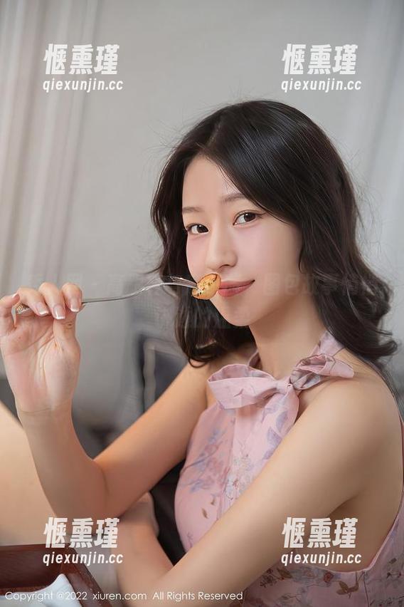 秀人网 - 高跟鞋与鹿小茜，图包故事悄悄讲述的温柔