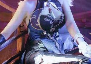 “看！秋和柯基把运动变得如此异乎寻常”——图库里，谁敢督促她认真运动？真不确定。
