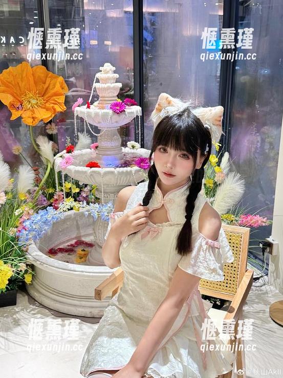 秋山AkI：一抹白色，图库里的小心思，等你来下载拿走！