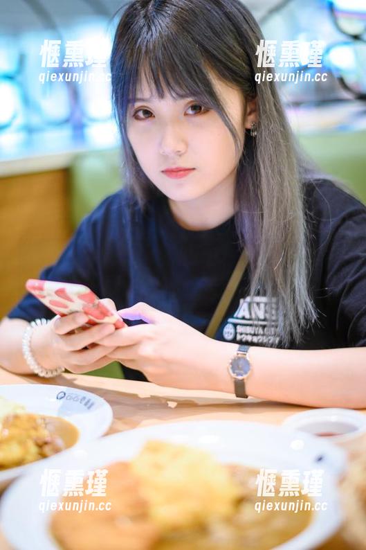 秋楚楚不秃头 看秋楚楚不秃头兔女郎的私房图集,时不时就想要私藏的心情,居然派上用场了!