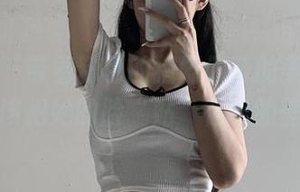 微密圈 – 带着粉色的猪陈佩奇的美图，难道我也该把她的脸“贴”在我的壁纸上？