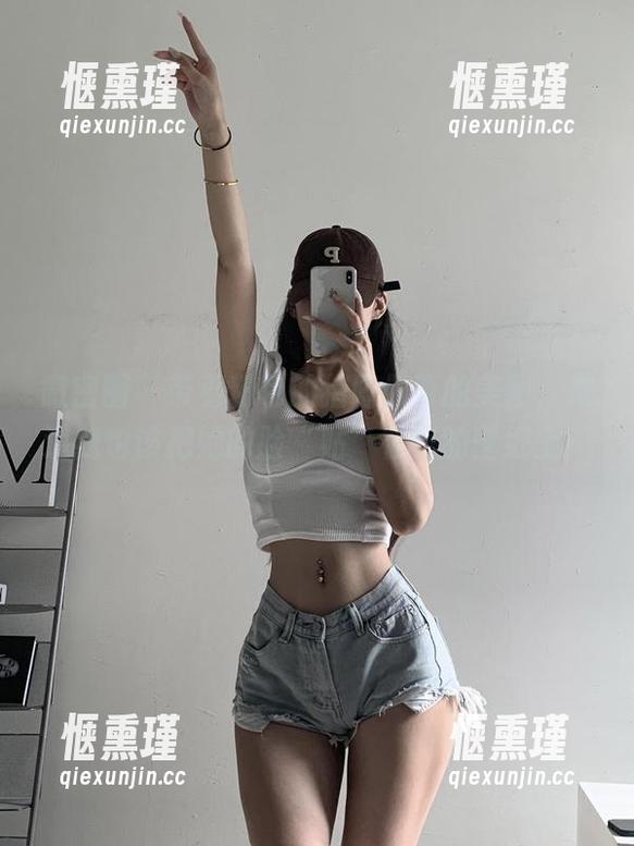 粉色的猪陈佩奇 微密圈 - 带着粉色的猪陈佩奇的美图,难道我也该把她的脸“贴”在我的壁纸上?