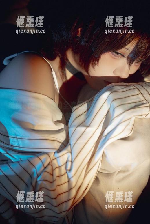 纸悦Etsu_ko的全套写真：高雅御姐转身觊觎的秒杀