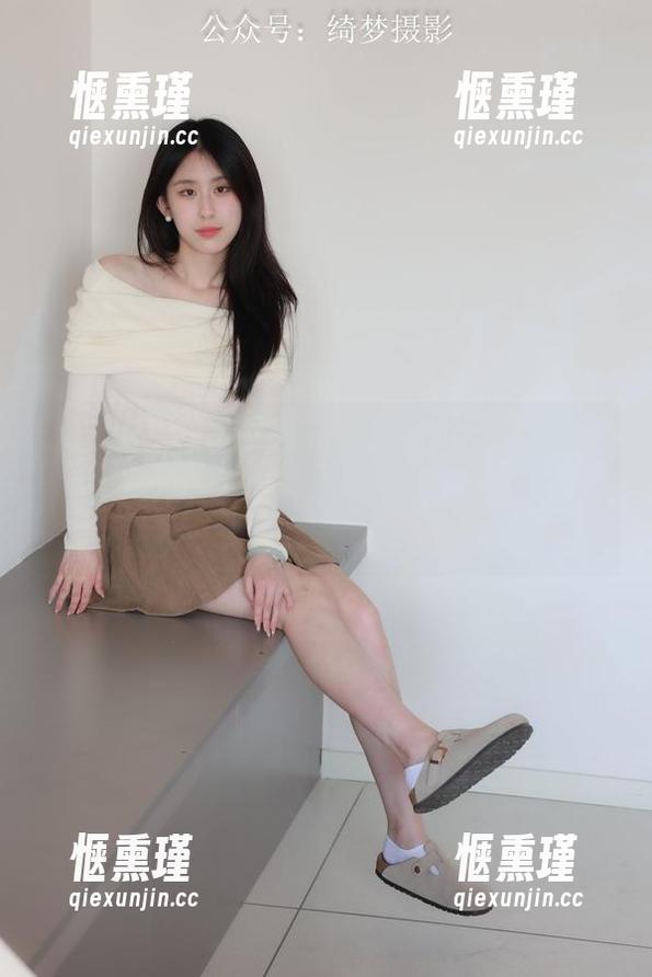 绮梦摄影-子涵 绮梦摄影 - 免费领取!子涵的牛仔裤照片,就她这牛仔裤,穿得恰到好处,还是完全是个人风格?