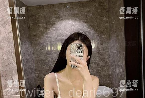 脸红Dearie 微密圈 - 脸红Dearie最新作品:脱丝的模样,如何做到既大胆又优雅?