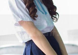 菠萝社 – 干脆不谈圣光，Suki朱忆音的纯白写真里藏着什么呢？