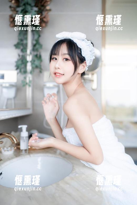 萌芽儿o0的新奇套图，白兔和服像个小精灵在跳舞