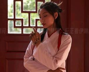 蜜桃社 – 别问我为什么下载了这组美图，反正看伊琳的女仆就上头