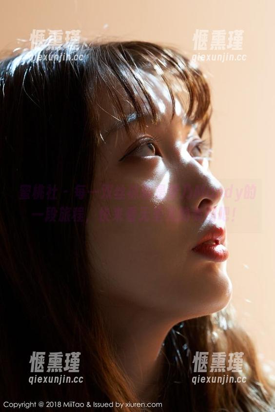 蜜桃社 - 每一双丝袜都是梦乃Mandy的一段旅程，快来看无圣光的美图吧！
