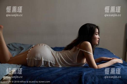 蜜桃社 - 短裤合集：铃木化身短裤行走的自信心，真该给自己发个奖！