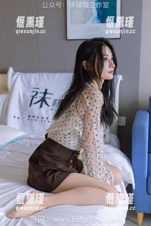 袜啵啵-熊熊 袜啵啵 - 熊熊的短裤大冒险:私拍里的意外发现和小惊吓