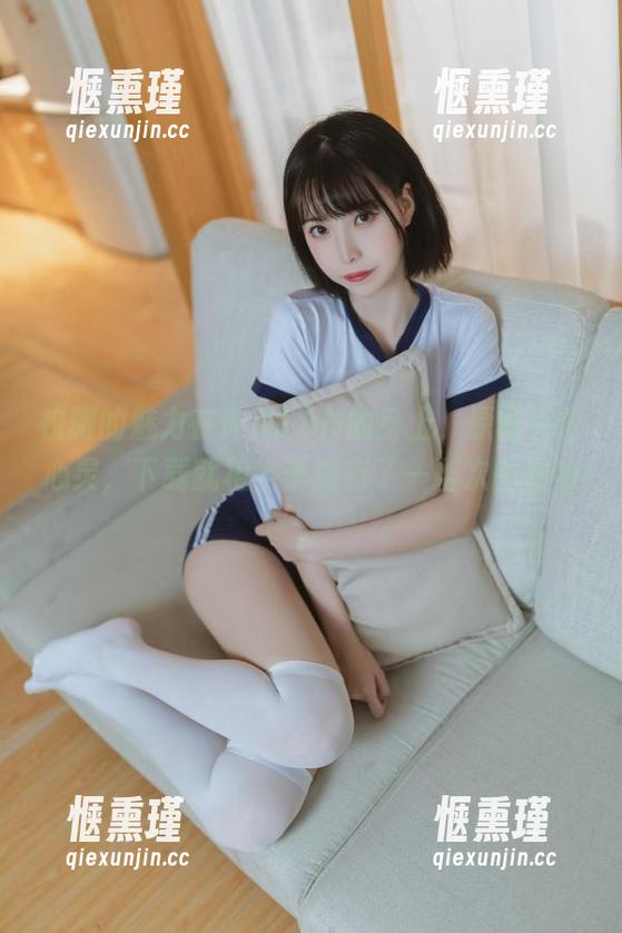 许岚LAN 校服的魅力在许岚LAN的身上,原图直击心灵,下载就相当于拥有了一整次的想象。