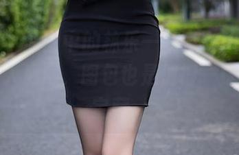 语画界 – 原图中的林乐一变身女仆，她的眼神勾人心扉，图包也是值得一探究竟的宝藏。