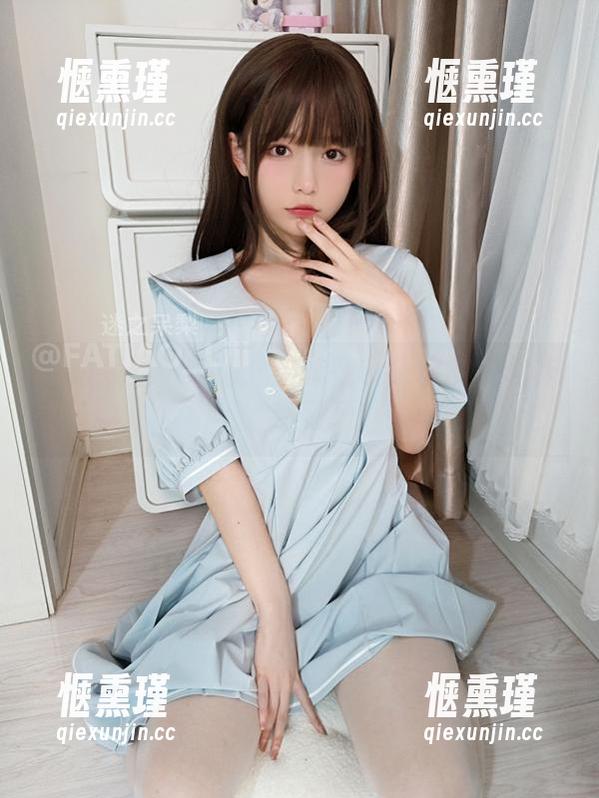 迷之呆梨的作品：学妹在镜头前的小动作，超可爱