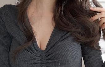 不理解迷之呆梨的修道女写真，还是我太不了解什么叫创意