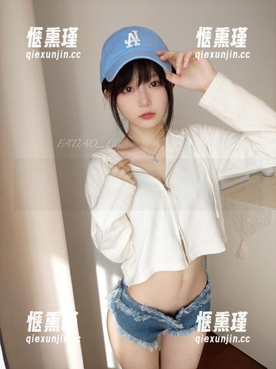 迷之呆梨 写真:柏林理工的白袜子——迷之呆梨带你“潜入”棉袜世界!