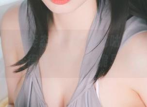 昨晚的在线姿态，陌陌咕咕咕的美图让大凤婚纱变得意味深长，诡异又迷人。