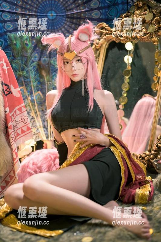 屏幕前的小心脏，私拍套图中的青青子Js，真有种魔法气息。