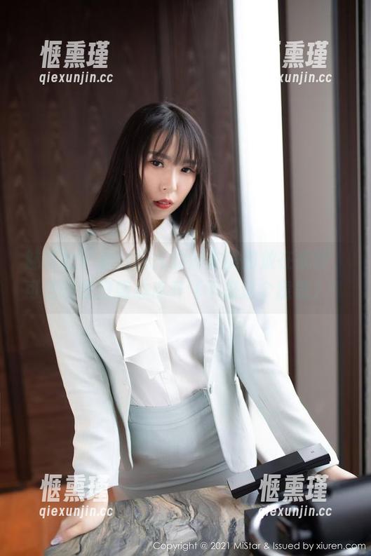 魅妍社 - 把刘钰儿的泳衣美图放在桌面，可惜还是没细心点开（不是这个意思）！