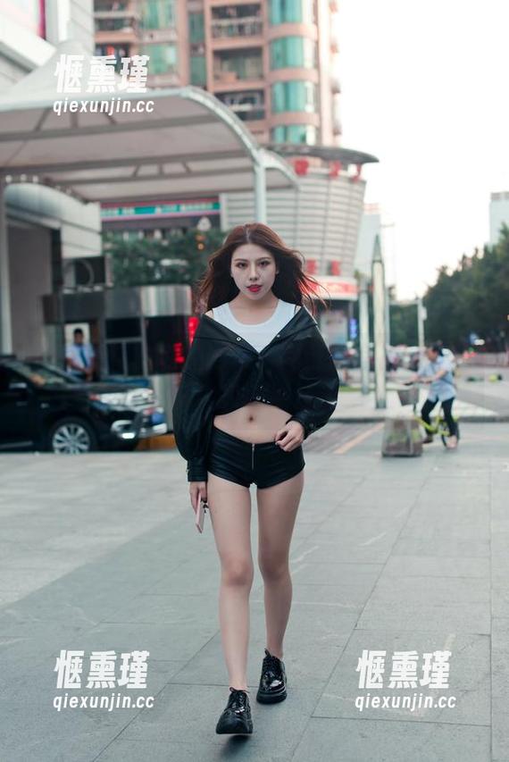 魔镜街拍 魔镜街拍的私拍图集—网红的官方简言,其实只是一场秀