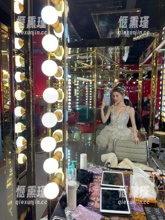 微密圈 - 看！黎允熙baby的定制写真，图片里美腿就是那么耀眼。